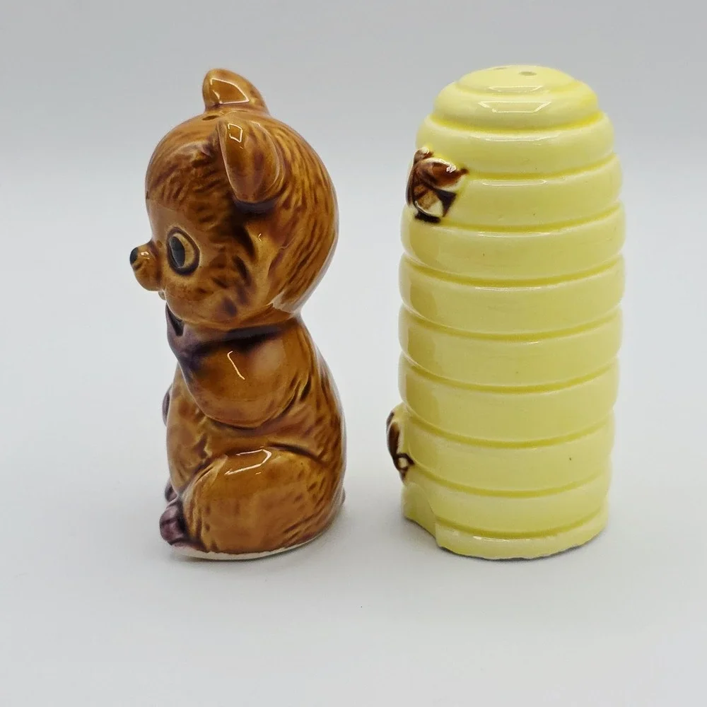 Vintage Ceramic Bear & Beehive Salt & Pepper Shakers Cute‎ Pair Collectible Gift